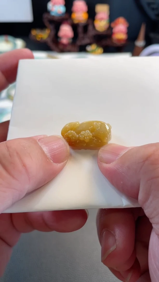 翡翠手镯未镶嵌九尾狐