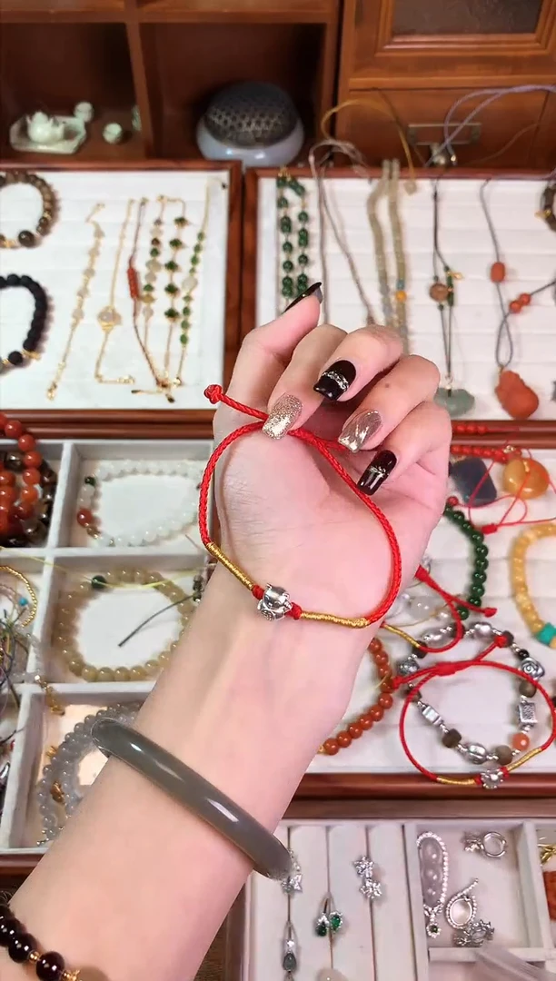 【闪购商品】库克手串招财猫手编红绳款