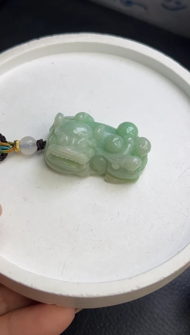 翡翠未镶嵌颈饰K642-681 貔貅
