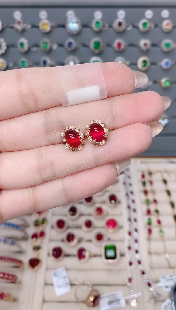 碧玺耳饰18K金镶嵌碧玺.