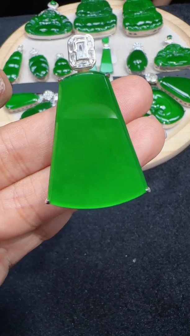 未镶嵌定制翡翠翡翠吊坠173