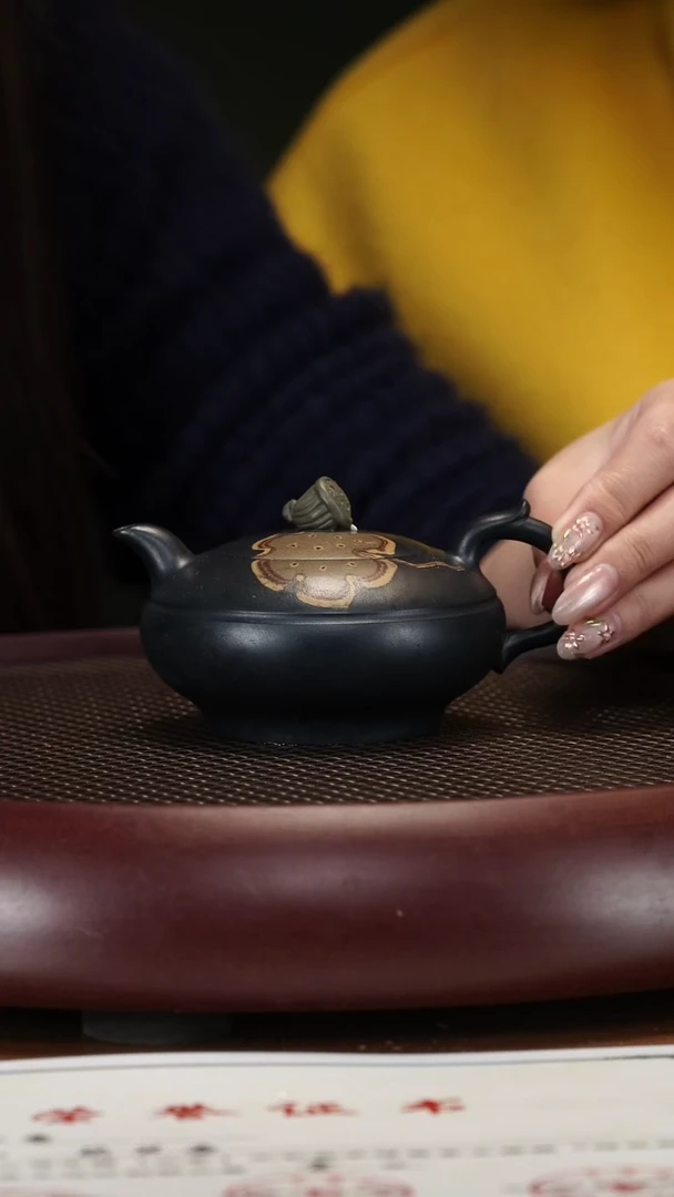 【闪购商品】紫砂茶壶3163YLX荷塘清趣凝脂雀头青200c