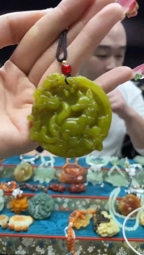 未镶嵌岫玉吊坠·