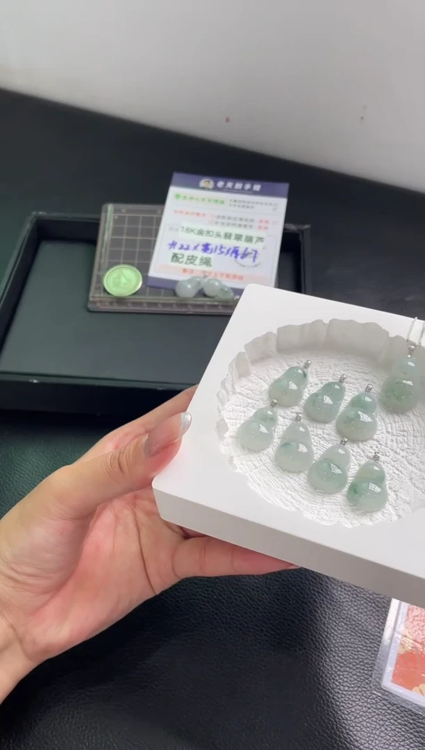 18K金镶嵌挂件翡翠葫芦FL11配绳/多样性发其一CP