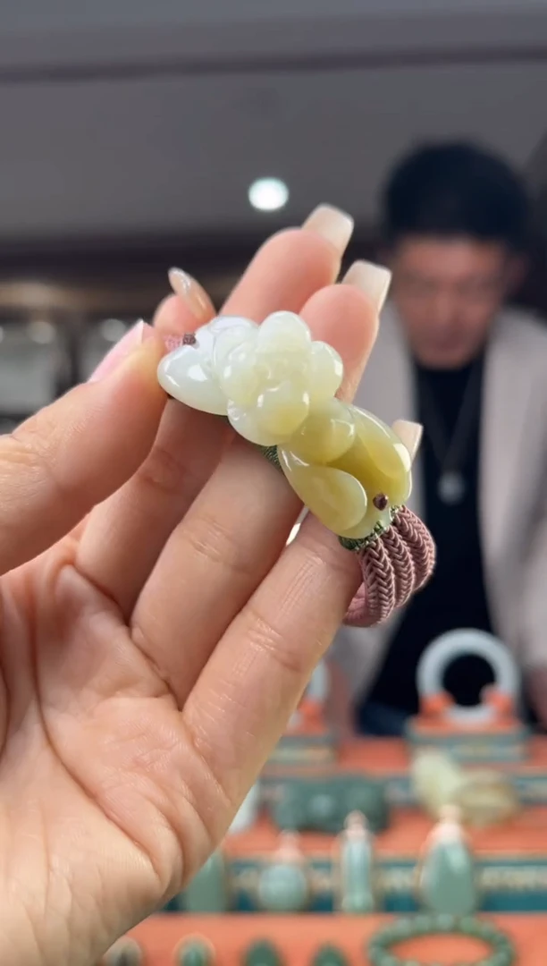 颈饰未镶嵌和田玉佩佩