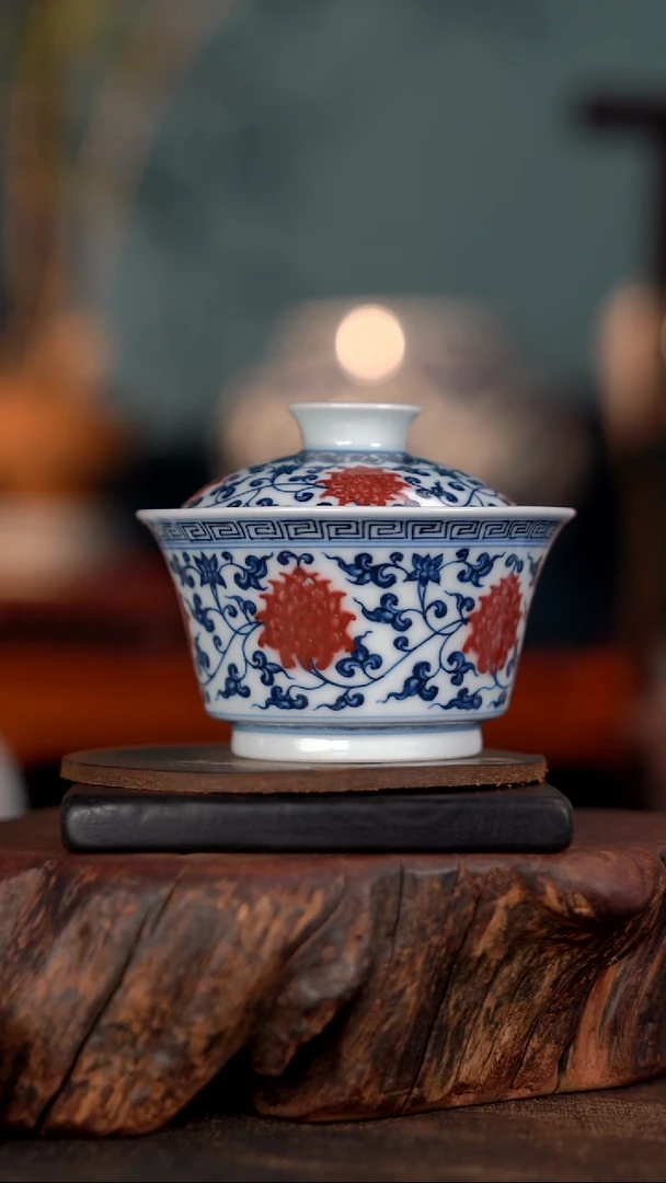 阳春白雪缠枝莲盖碗