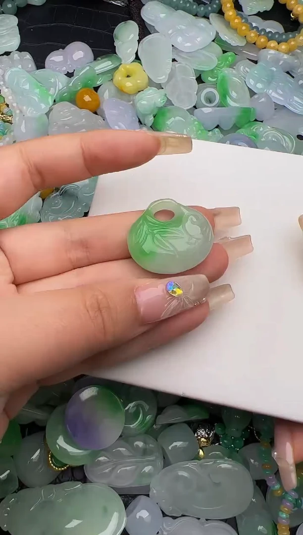 翡翠未镶嵌颈饰天然缅甸翡翠吊坠