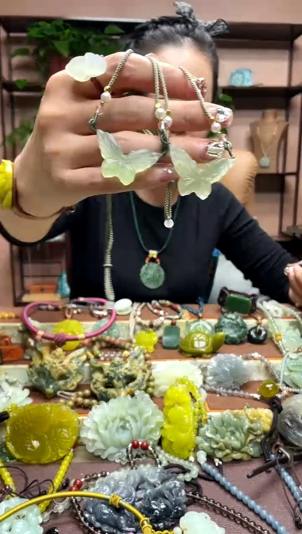 未镶嵌岫玉颈饰多样性发货发其中之一