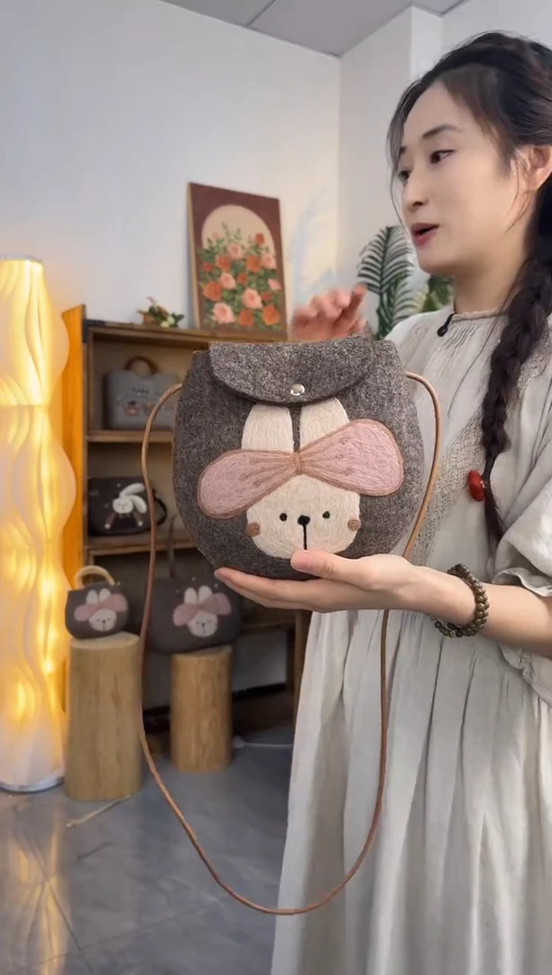 羊毛非遗纯手工 羊毛毡包包