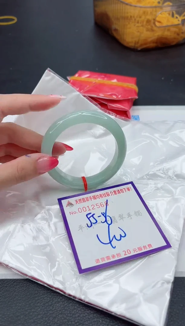 翡翠手镯未镶嵌1