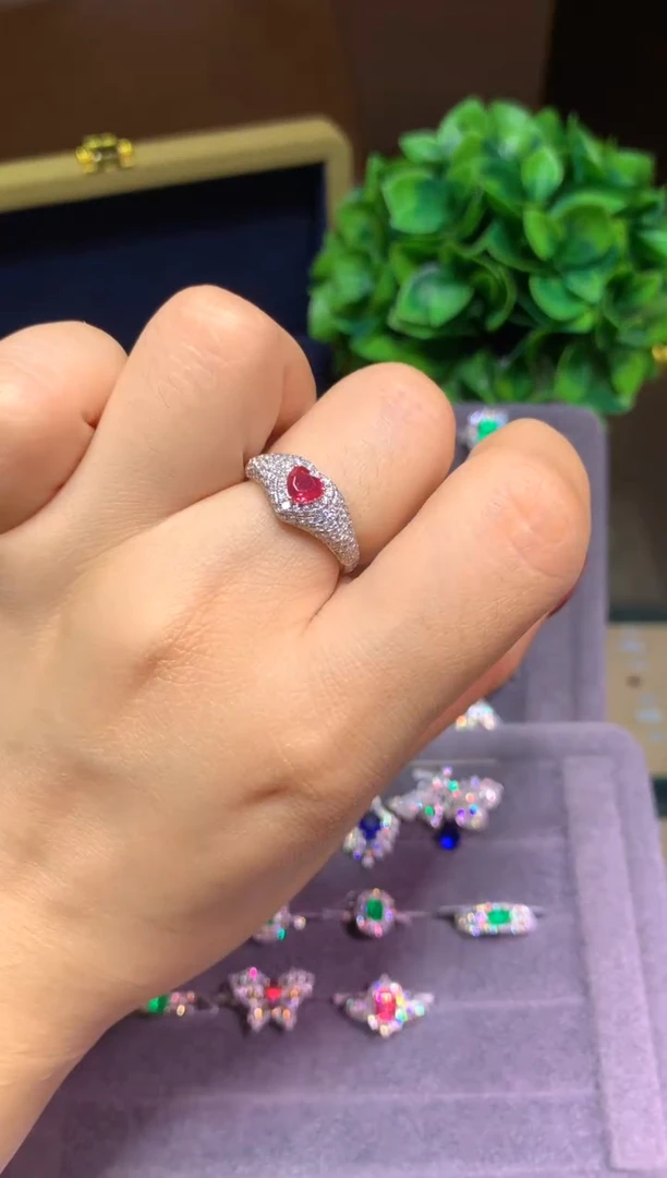 18K金镶嵌戒指红宝石0.56ct