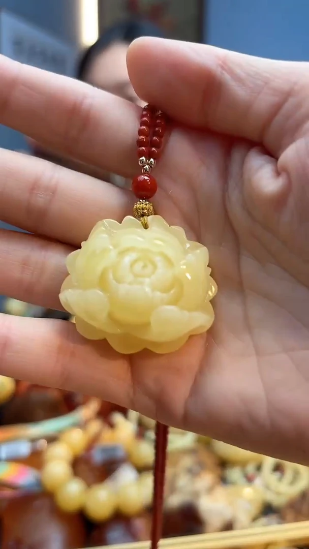 手串琥珀未镶嵌富****?吊坠