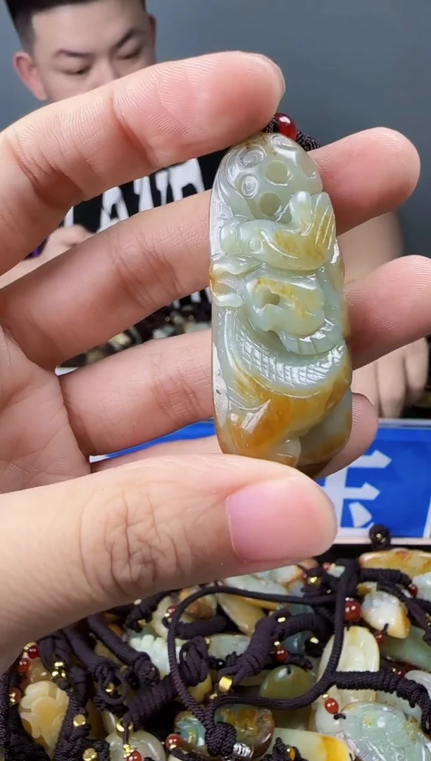 和田玉未镶嵌颈饰1