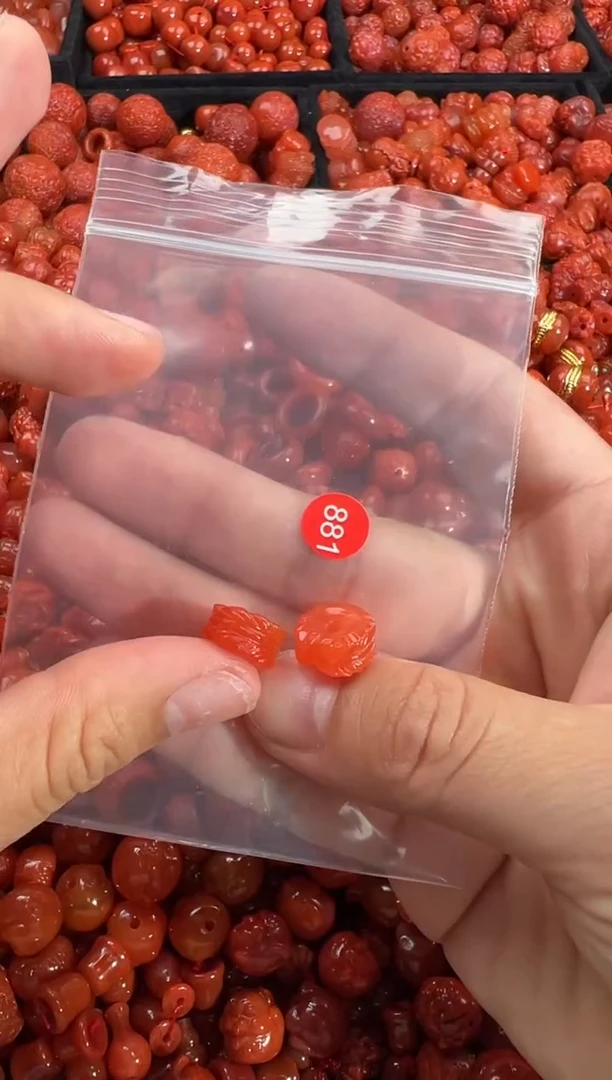 南红玛瑙未镶嵌颈饰1