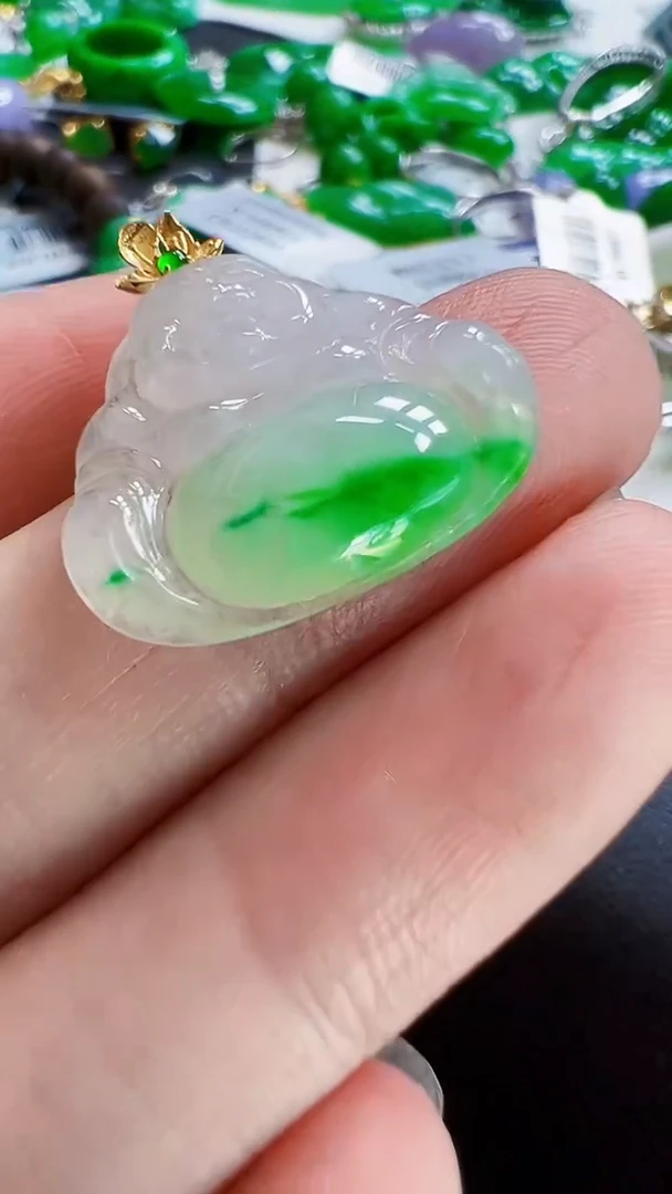 颈饰18K金镶嵌翡翠佛