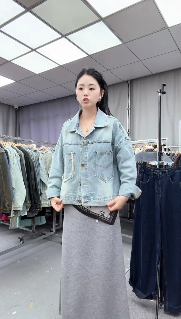 主播身上牛仔外套