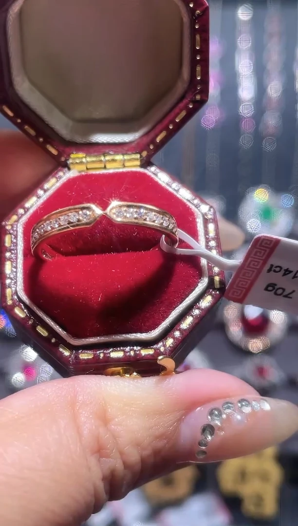 【闪购商品】钻石戒指/指环18K金镶嵌钻石戒指