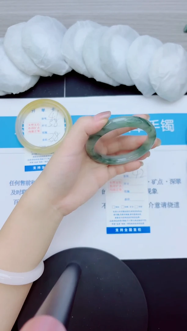 石英质玉手镯未镶嵌42/54