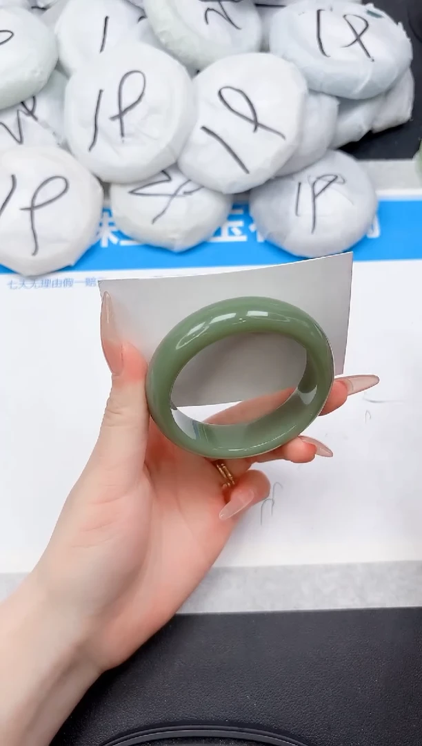 未镶嵌手镯石英质玉347-525