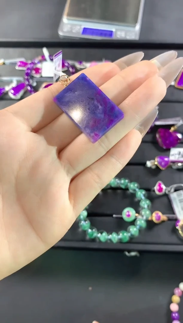 18K金镶嵌苏纪石（舒俱来）.吊坠