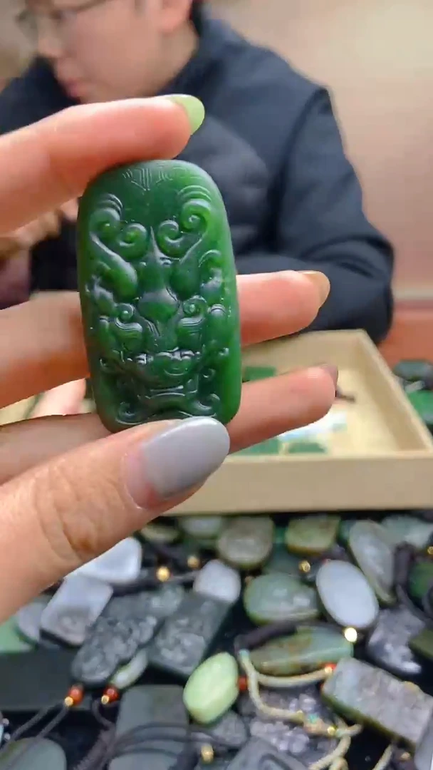 颈饰未镶嵌和田玉1