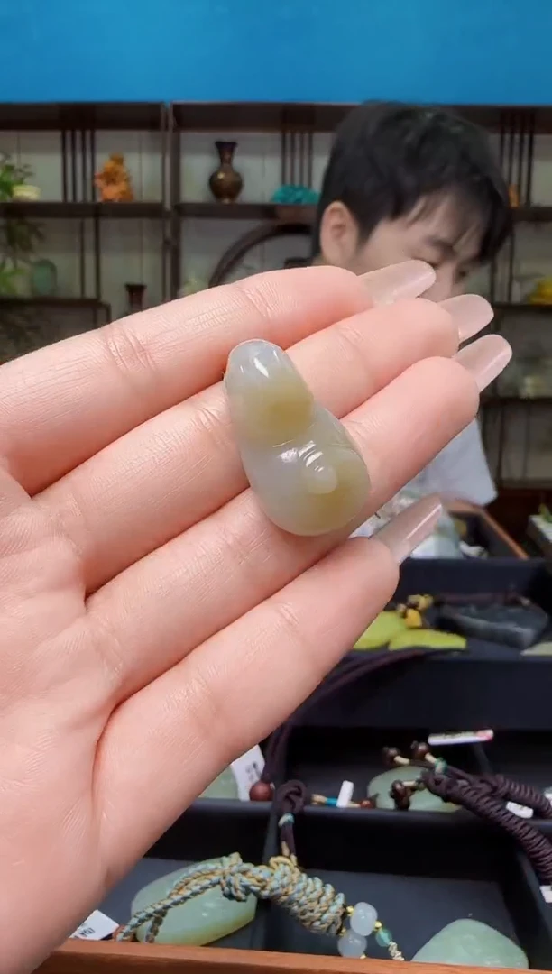 颈饰未镶嵌和田玉1