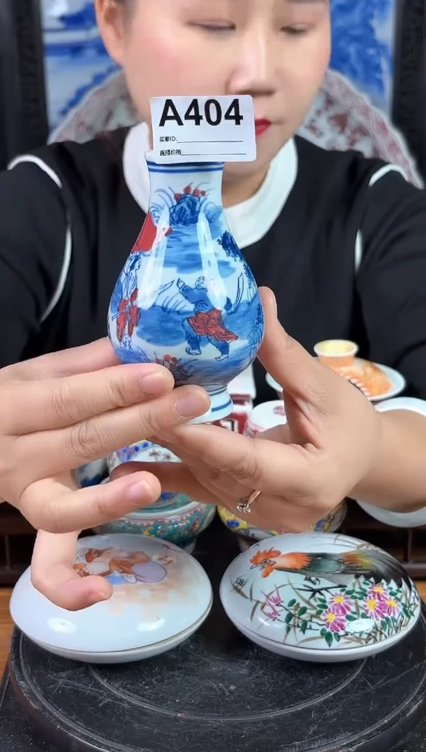 摆件景德镇陶瓷仿古摆件（手工托印鼻烟壶)A404