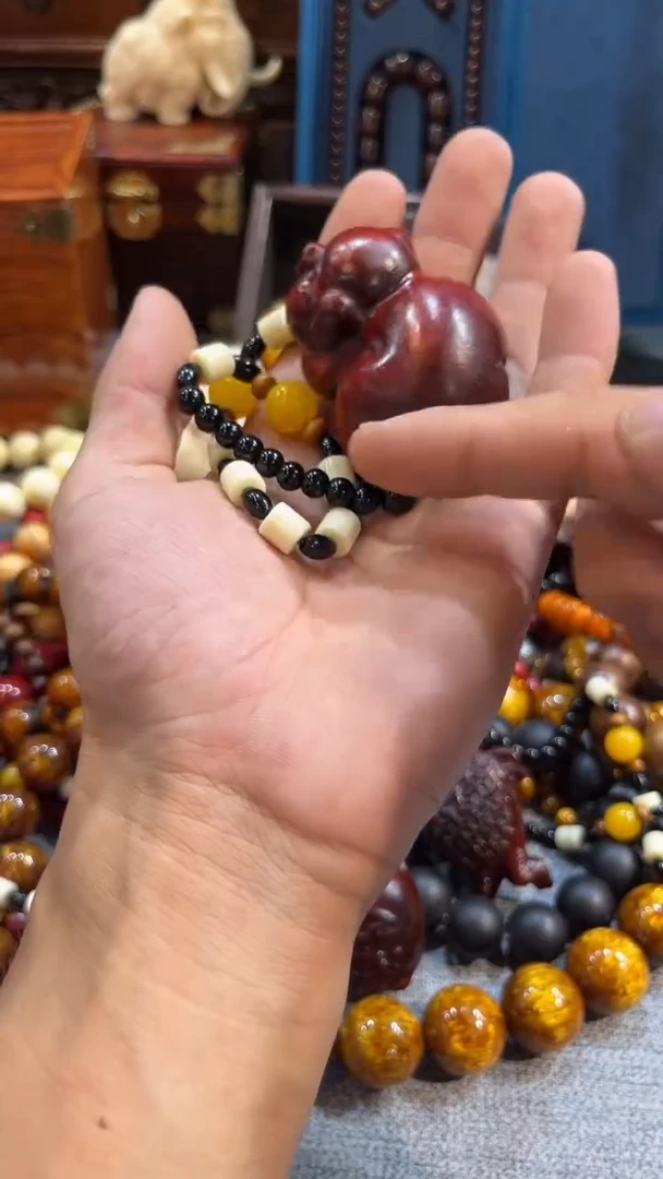 檀香紫檀（小叶紫檀）小猪手把件