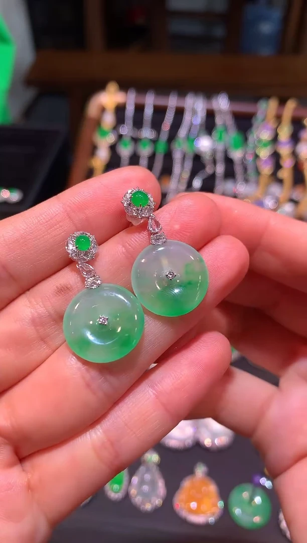 18K金镶嵌翡翠耳饰金丝绿起胶平安扣耳坠