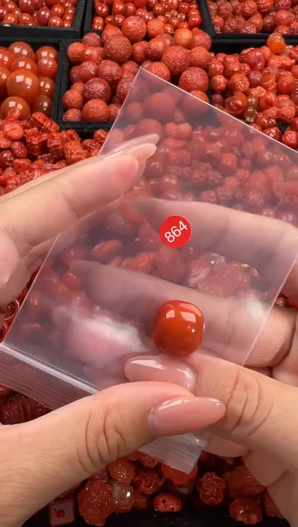 南红玛瑙未镶嵌颈饰1