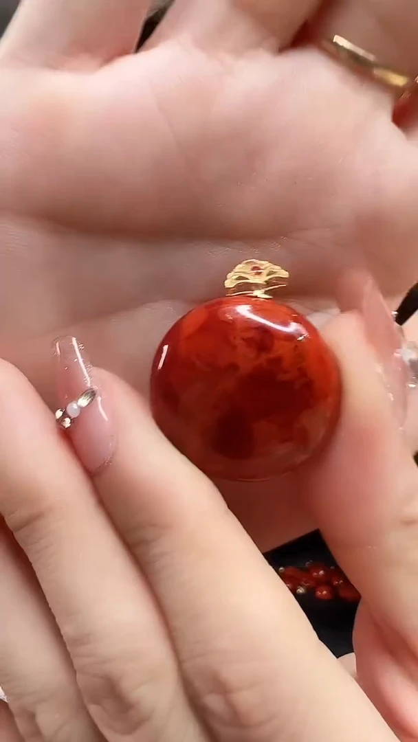 【闪购商品】南红玛瑙吊坠18K金镶嵌/圆牌