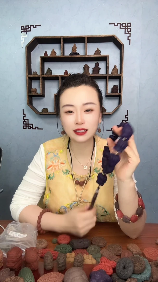 泥塑紫甜甜醒狮（手持）