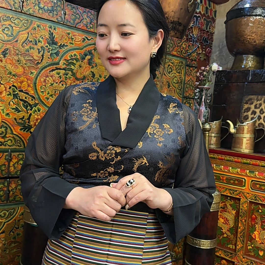 史镜传统缎面无袖藏服