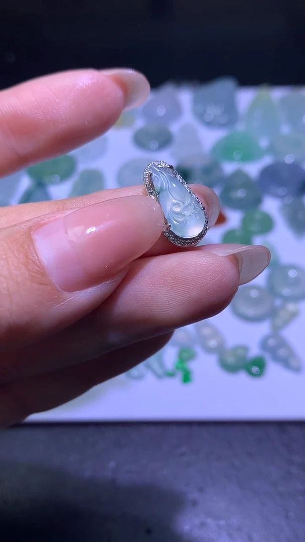 颈饰未镶嵌翡翠净货