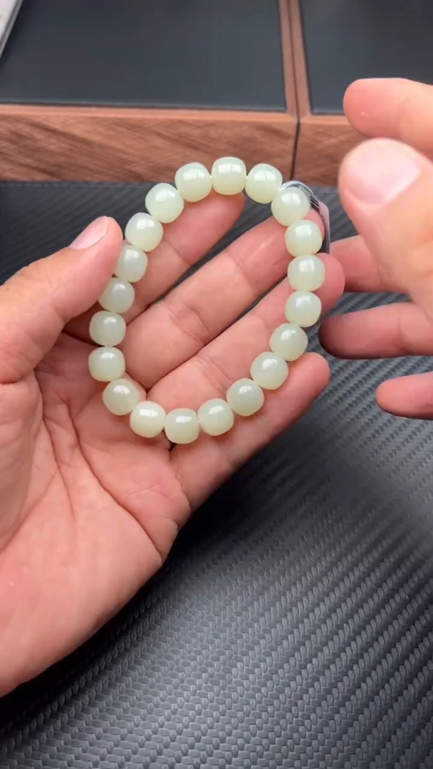 手串未镶嵌和田玉于田微色差卡10