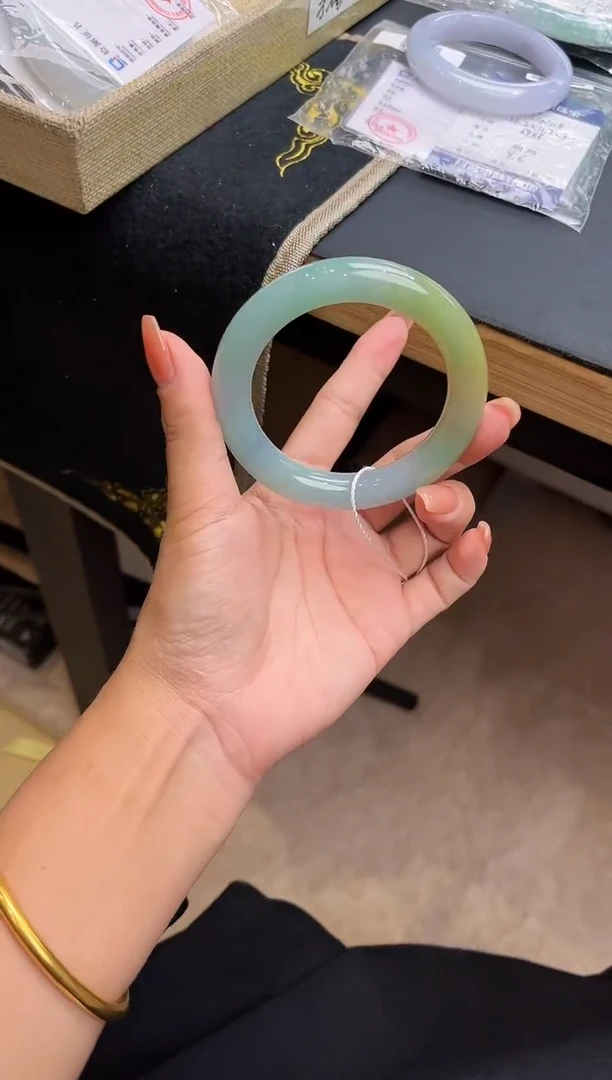 未镶嵌手镯翡翠手镯