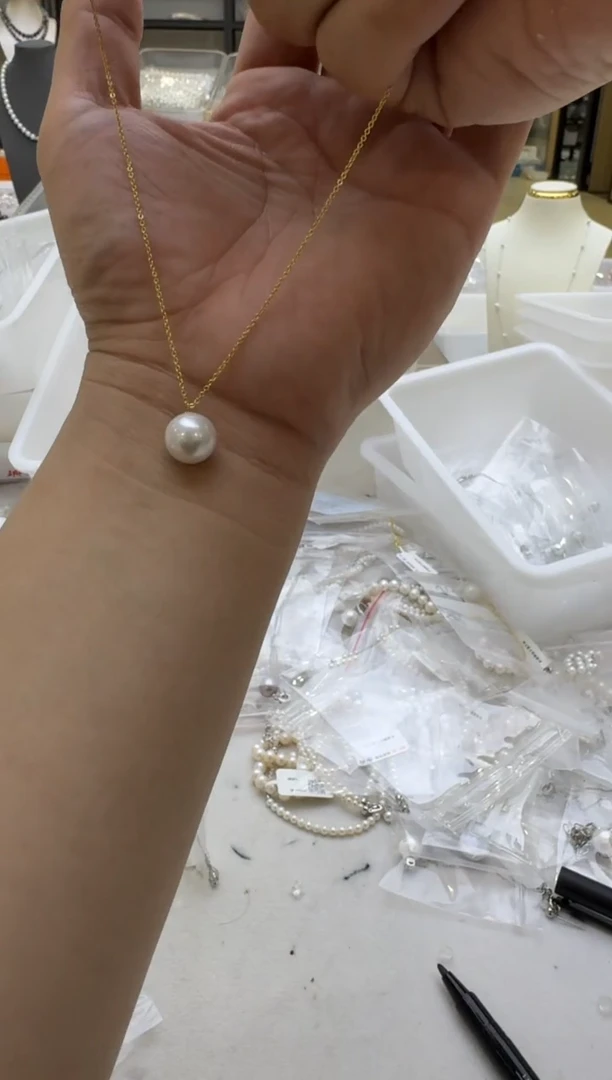 淡水珍珠18K金镶嵌吊坠(赠链)11-12mm 金珠帽