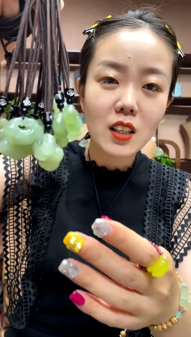 岫玉未镶嵌吊坠多样性发货发其中之一