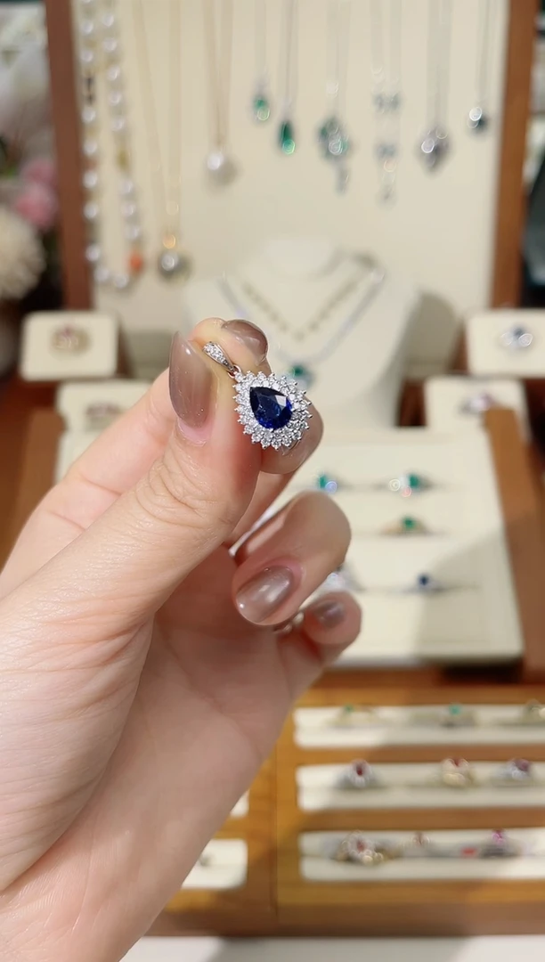 吊坠(不含链)蓝宝石18K金镶嵌1.25ct蓝宝石钻石吊坠