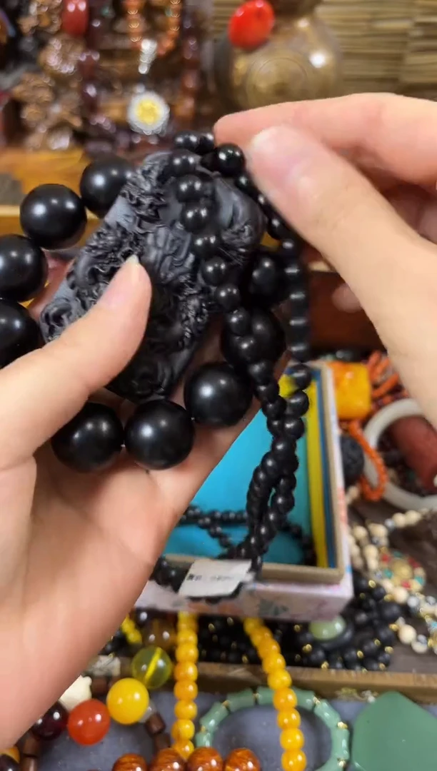 未镶嵌颈饰琥珀..................