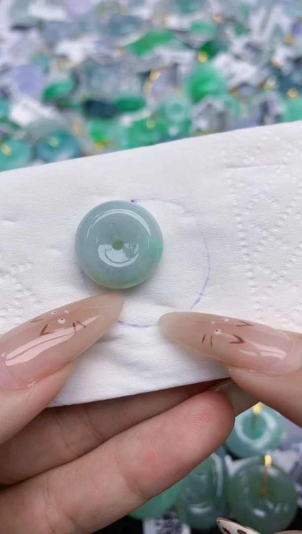 翡翠未镶嵌颈饰   天然翡翠A货