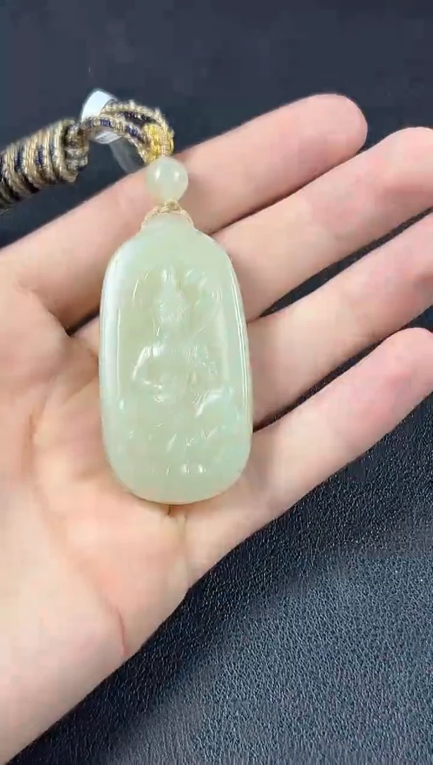 和田玉未镶嵌吊坠(赠链)且末微色差迪克兰一细吊坠