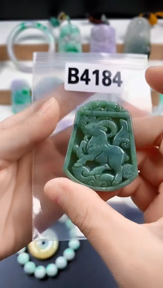 颈饰未镶嵌翡翠天然翡翠吊坠挂件