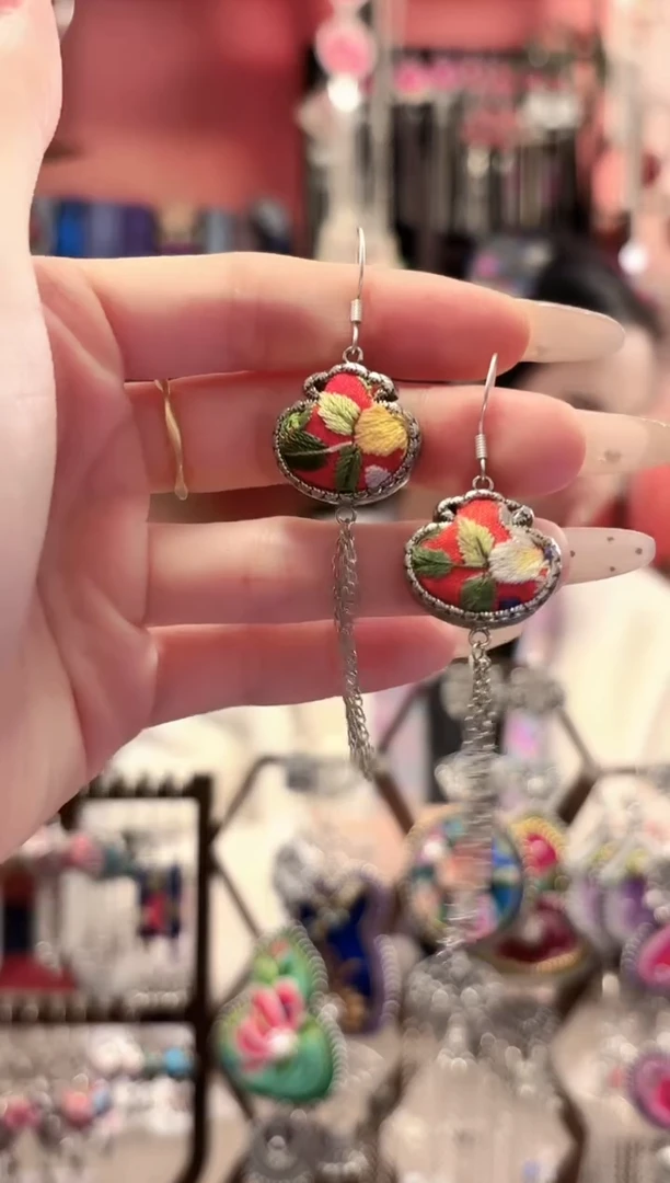 织绣云织谣民族风精美饰品301