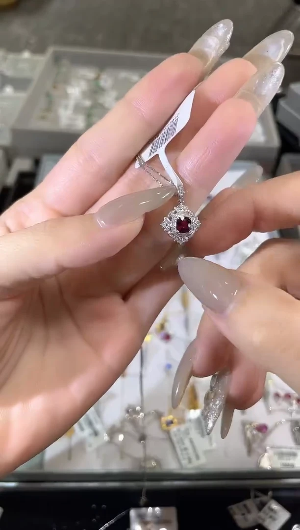 18K金镶嵌吊坠（不含链）尖晶石YB