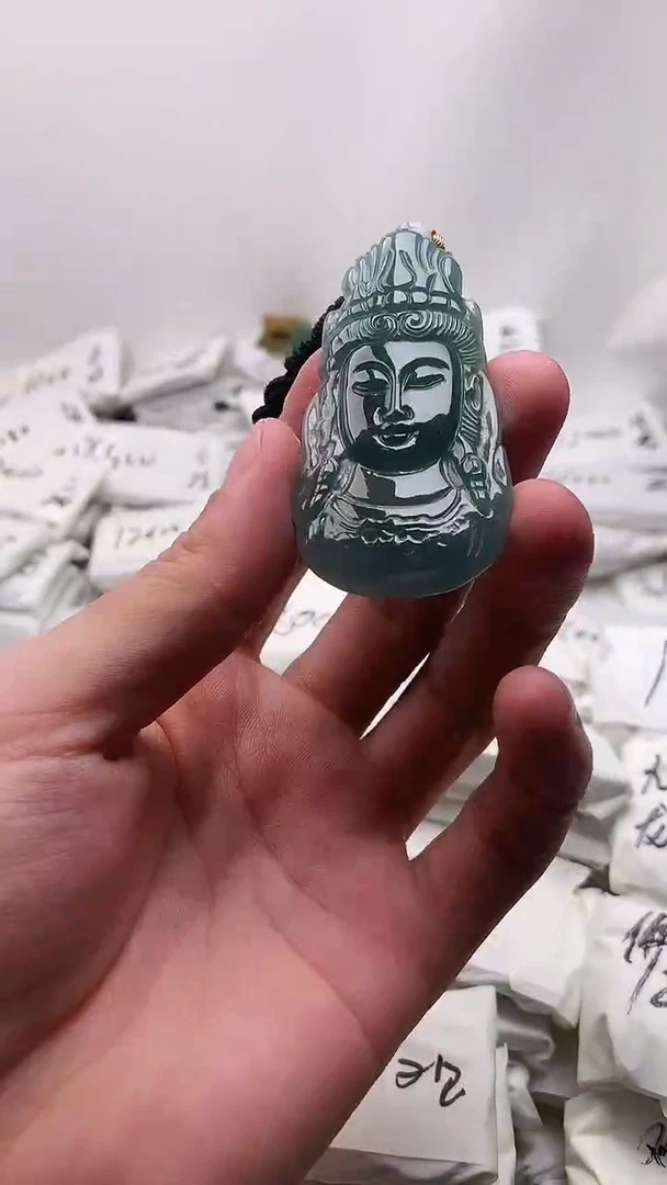 翡翠未镶嵌颈饰观音头