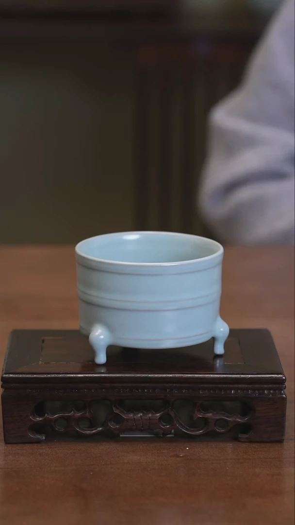 【闪购商品】清凉寺原产地仿古釉汝瓷小三足炫纹尊