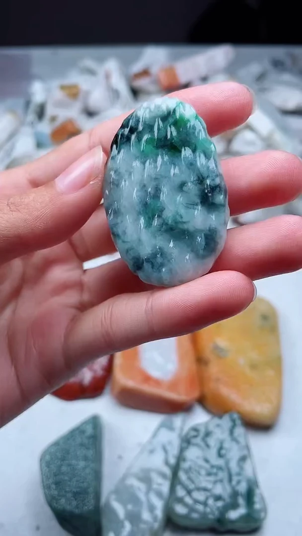 翡翠未镶嵌颈饰翡翠