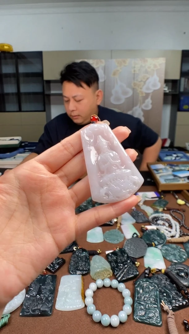 颈饰未镶嵌翡翠 多样性发其一