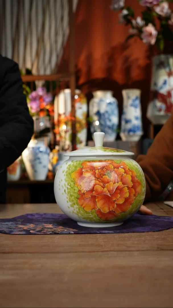 当代景德镇设计师釉下手绘陶瓷花瓶